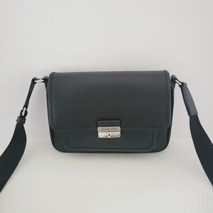 Michael Kors Bradshaw Medium Pocket Messenger Crossbody Handbag Black